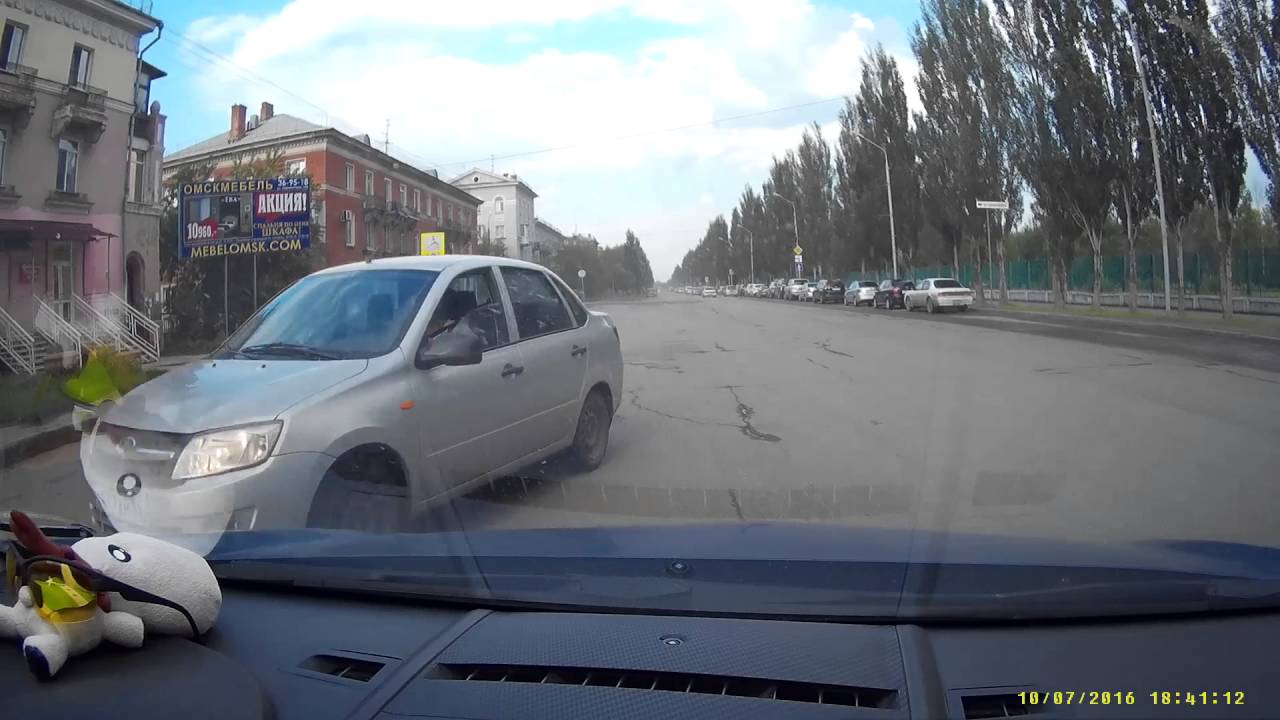 Омск Гранта по встречке. Мгновенная карма 2016.
