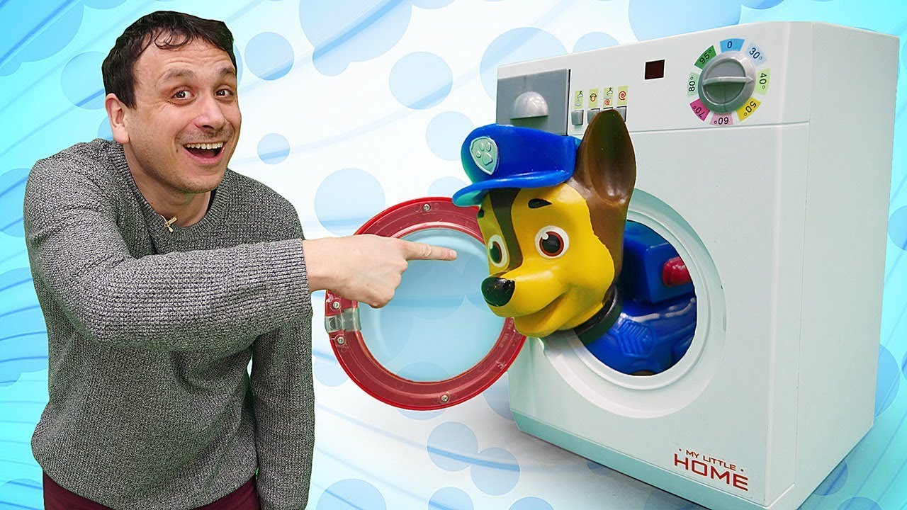 Giochi per bambini con giocattoli. I cuccioli di PawPatrol. Scuola Divertente