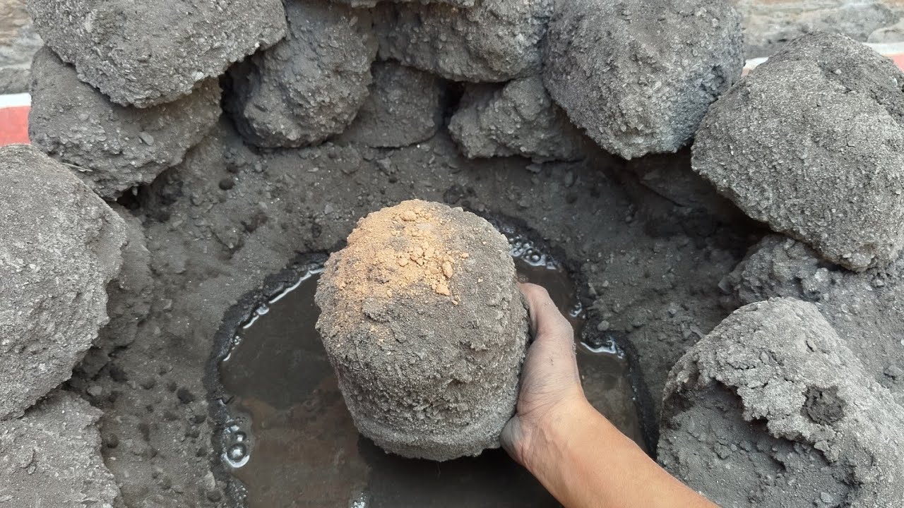 Crunchy crunch charcoal pool crumbling satisfaction relaxing healings 😴 video uffff 