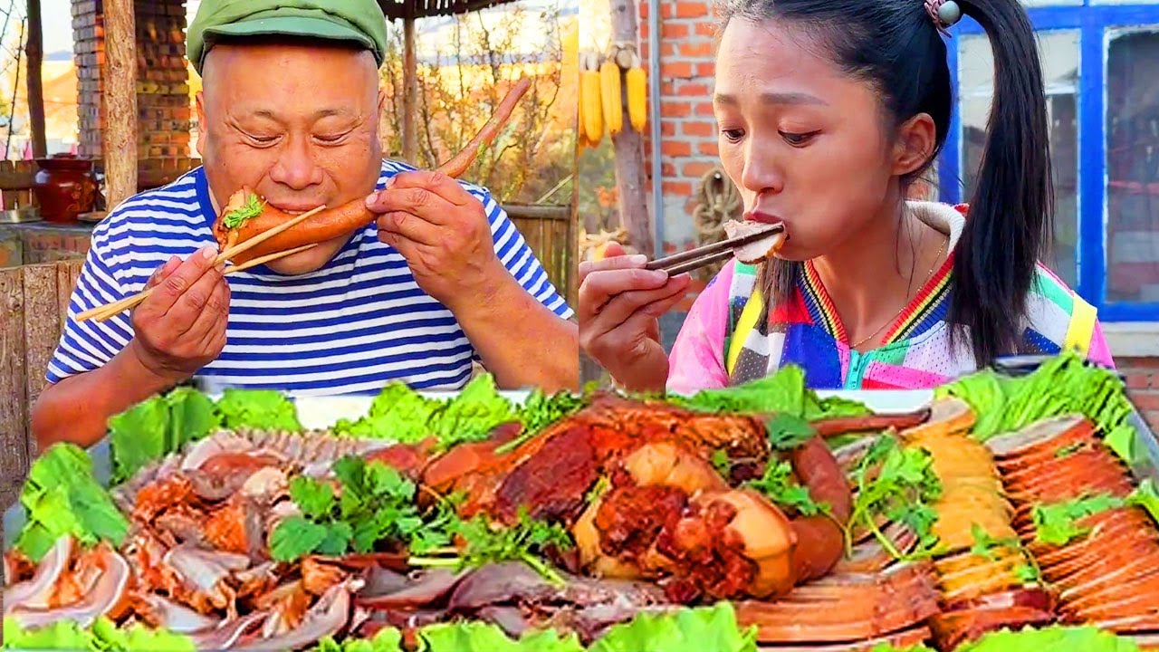 小伙子帮驴哥收苞米，驴哥为表感谢做秘制卤肉，小伙子一口吃一大块香迷糊了【北大荒驴哥】