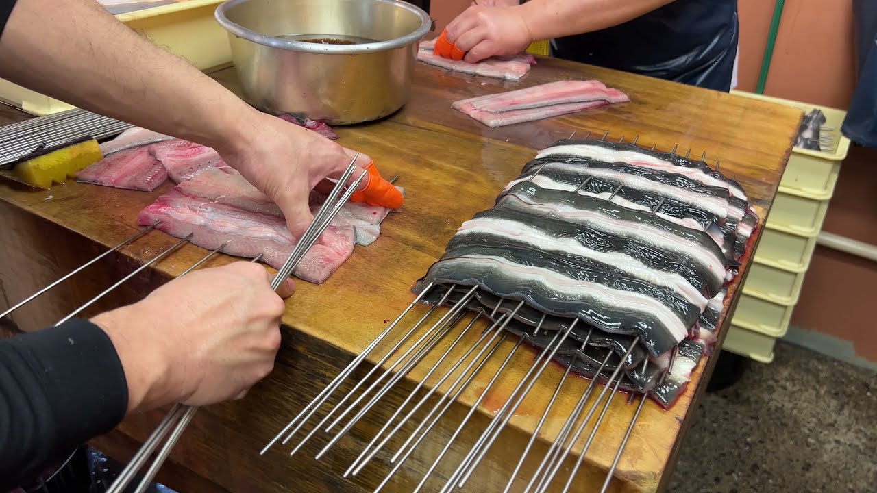 一日1000匹さばく！超人気うなぎ屋さん【成田山・駿河屋】Japanese Eel Cooking skill 烤鰻魚飯　장어구이 Asian Street Food