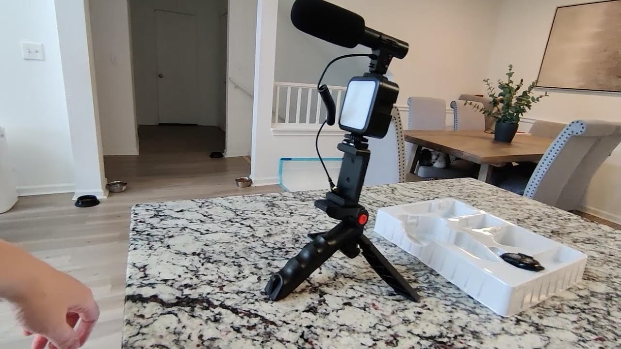 Review of the compact vlogging tripod with light and mic, portable or desktop great for zoom