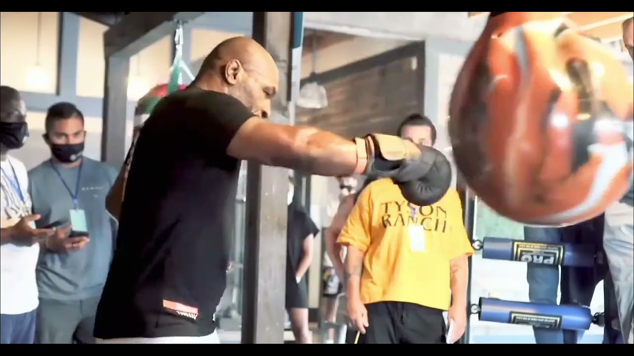 Mike Tyson training on the water bag. Amazing 🔥🔥 #miketyson 