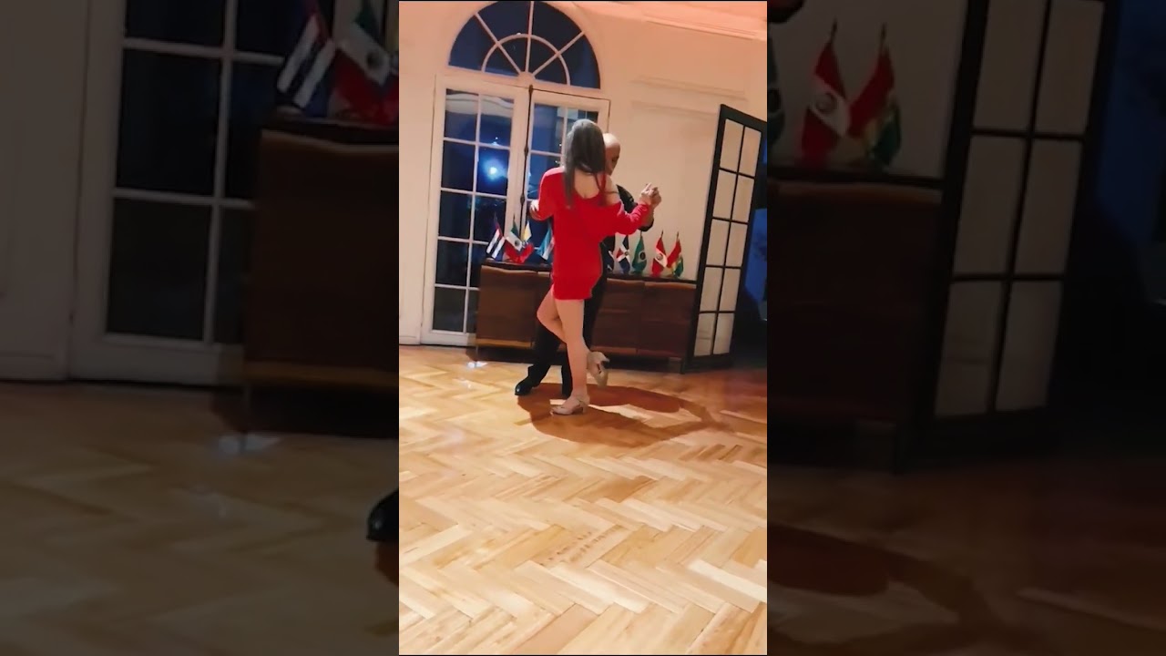 Elena Karm&iacute;nia Nuitagu&oacute;riz & Cristian Bravo | Demo Clase De Tango | Santiago, Chile | 2023