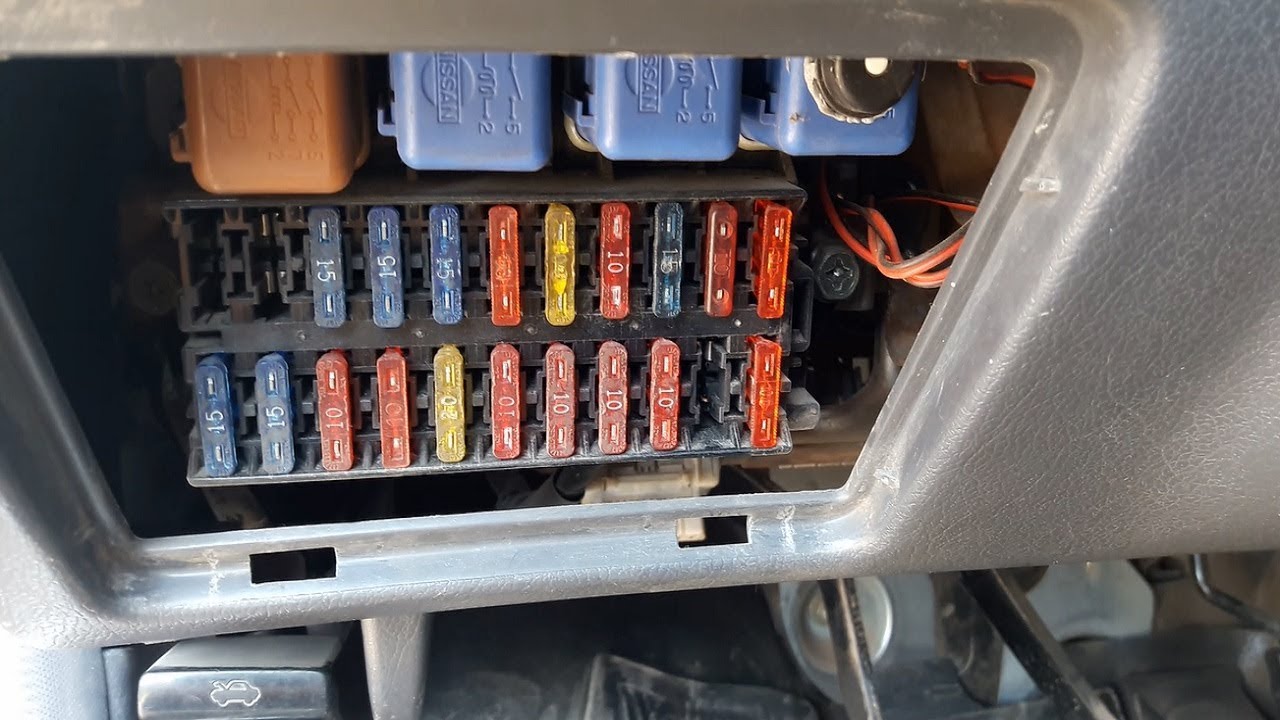 CAJA DE FUSIBLES | Nissan Pickup D21 |