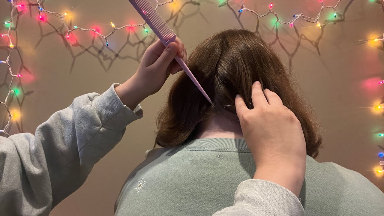 asmr | tingly hair parting + brushing 💚