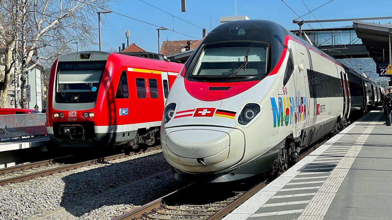 SBB RABe 503 018 „Astoro“ mit Zürich-München Werbung im Bahnhof Lindau-Reutin