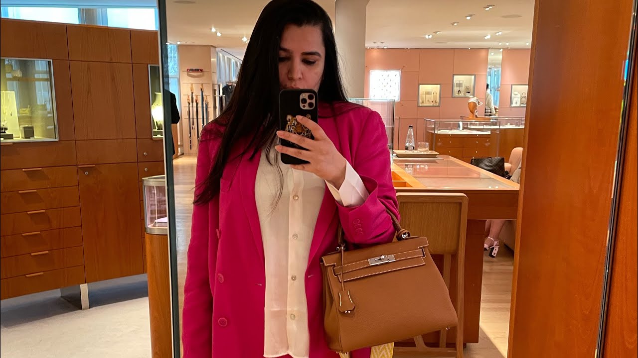 Inside the Hermes store in New bond street London. #hermes#leatherhandbag#designerbags#hermeskelly