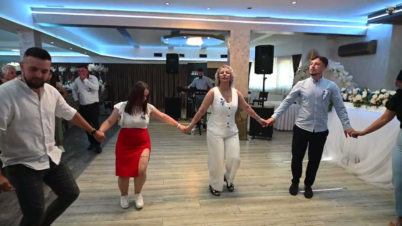 Svadbeno kolce - Kula Bazeni ''Ćoralići'' Cazin