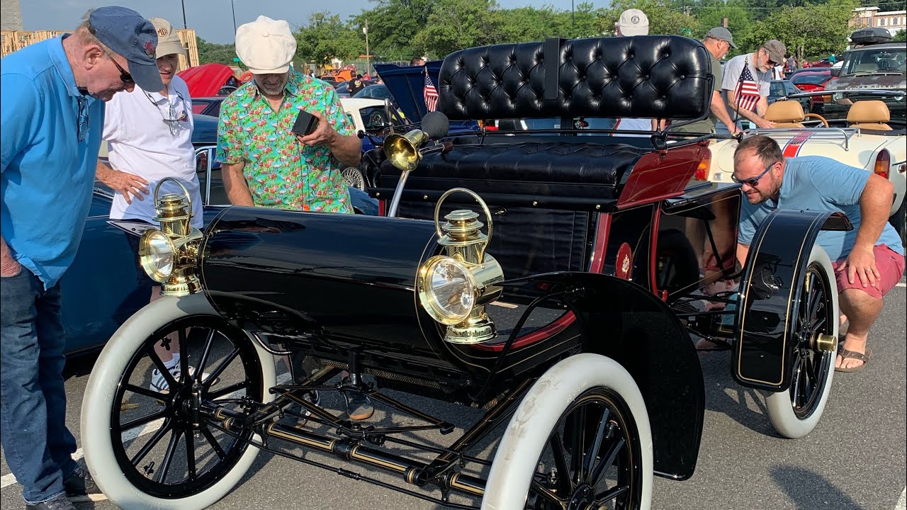 1904 Oldsmobile Curved Dash Starting up and leaving Cars & Coffee 6/19/2021