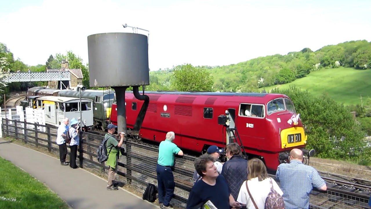 Warship Class 42 D821 Greyhound and D832 Onslaught from Bridgnorth