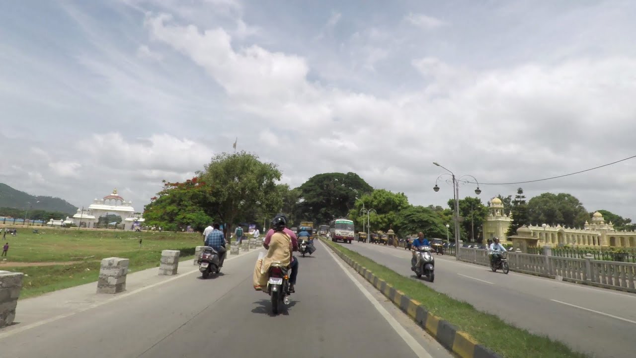 Driving in Mysore 4K (Mysore Palace) - Karnataka, India