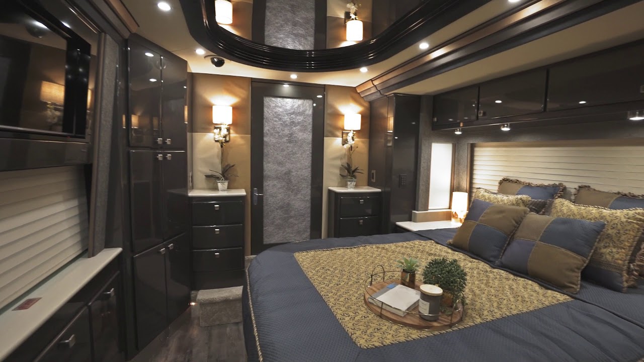 2006 Prevost XLII Country Coach at Olympia Luxury Coaches