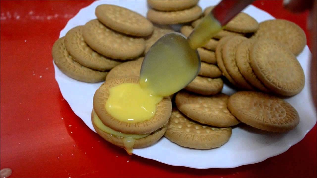 Brazo de galleta ,chocolate y crema de flan