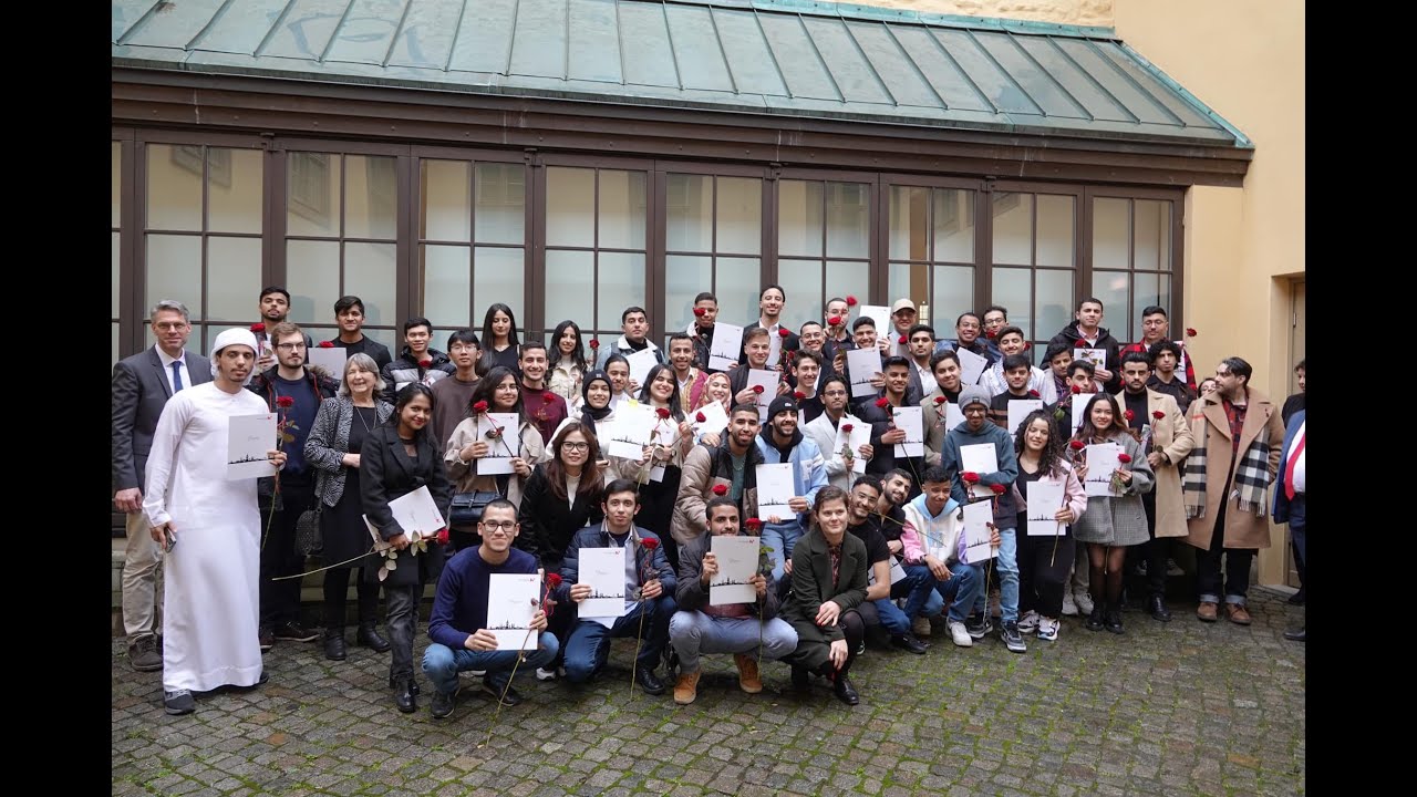 Rahn Education Studienkolleg Halle - Zeugnis&uuml;bergabe am 11. Januar 2023