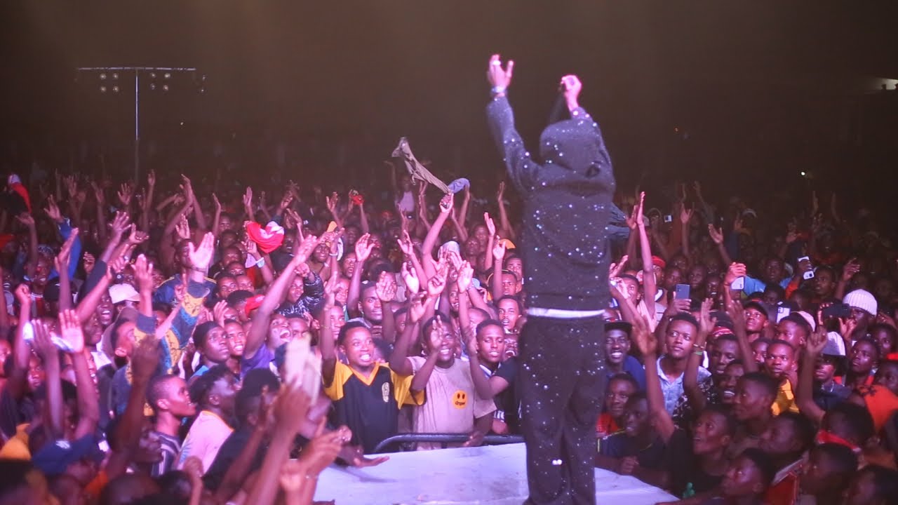 DOGO PATEN Afanya SHOW Kubwa Awataja WATANAGAZAJI wa MJINI Fm Mbele ya BASATA/RAYVANNY, MBOSSO CHUO