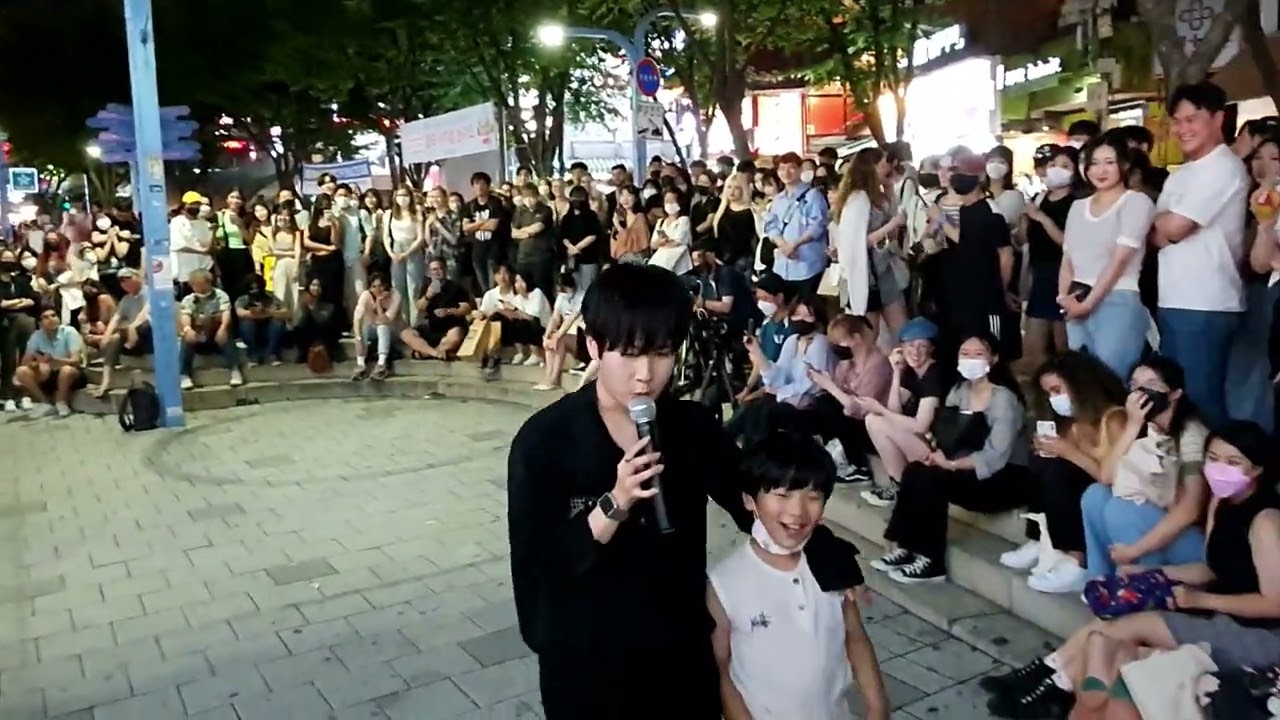 FRIDAY. HYOJIN. ENJOYING FANTASTIC INTERACTIVE BUSKING. WITH GOOD MANNERS. HONGDAE STREET.