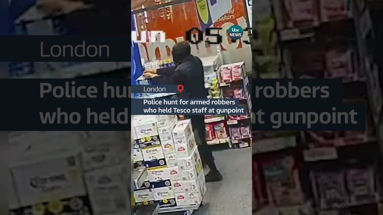 Police hunt for armed robbers who held Tesco staff at gunpoint #camden #london #crime