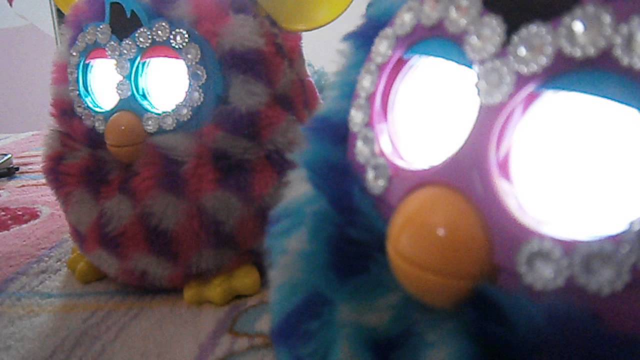 FURBYS INDIANOS ( Furbys Dan&ccedil;ando India Waale )