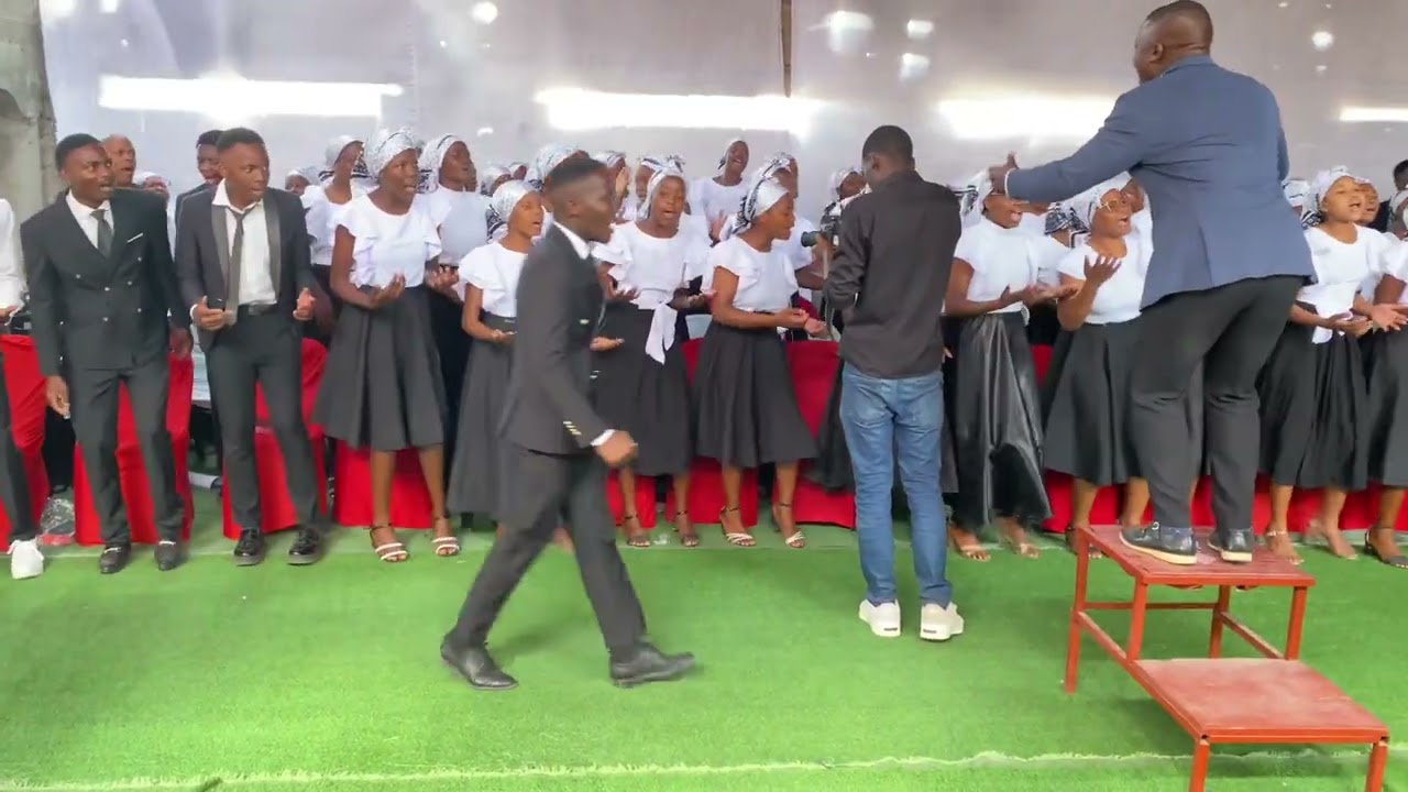 Coro do tema da Oficializa&ccedil;&atilde;o da Juventude de Mali 01- Maestro Tino-2025
