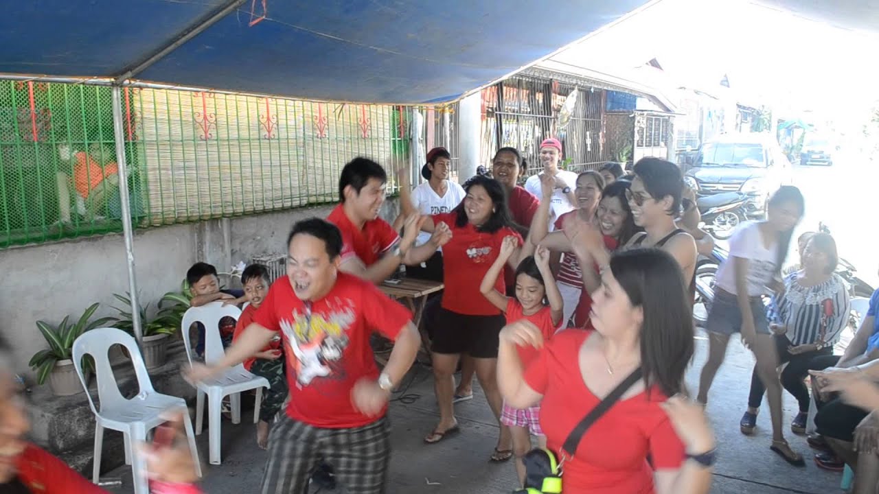 PINEDA Family Christmas Party 2015 - Cheering Red Team