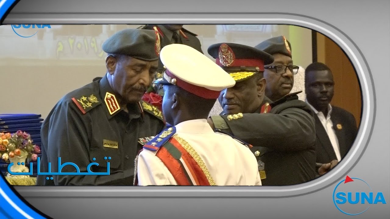 #السودان #سونا| البرهان يكرم خريجي دورتي الدفاع الوطني والحرب العليا بأكاديمية نميري العسكرية العليا