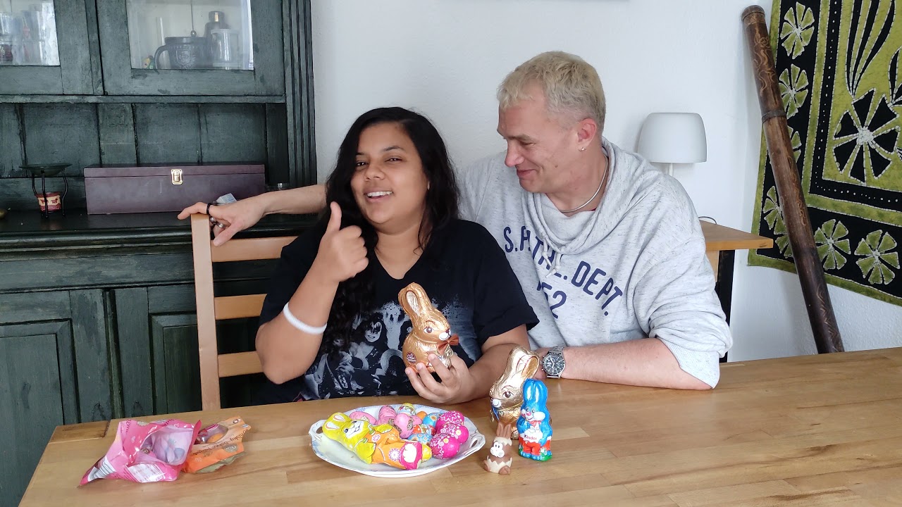 Comendo ovos de páscoa alemães