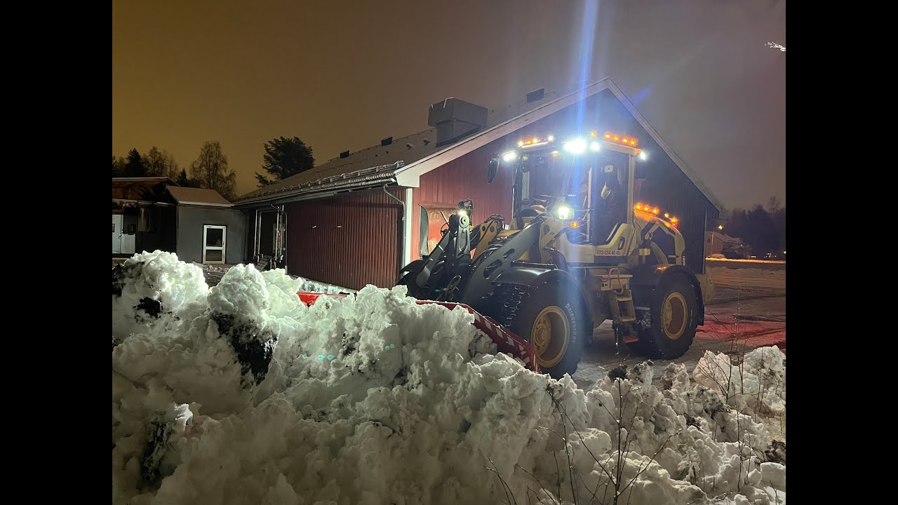Volvo l60h Plowing snow with Siljum Xline 5000 multi U-plow PART 10