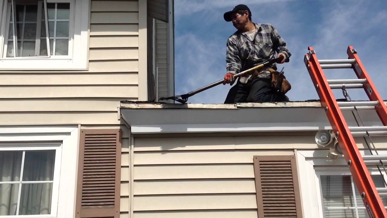 Looking For A Roofer Contractor in East Greenwich RI - KAC. Construction (401)837-6730