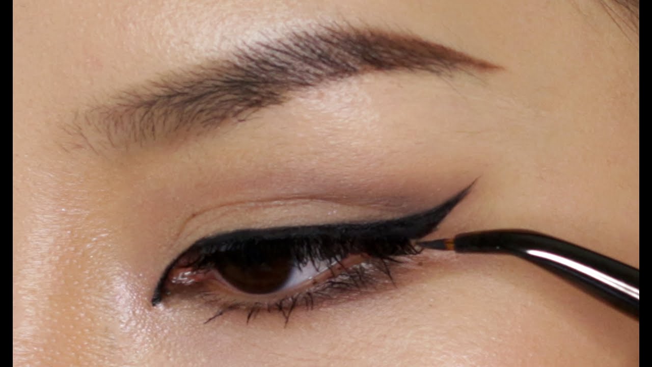 Perfect Winged Eyeliner Using Tape