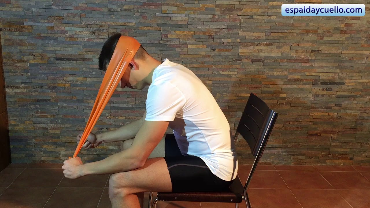 Ejercicio de extensión cervical resistida con elástico