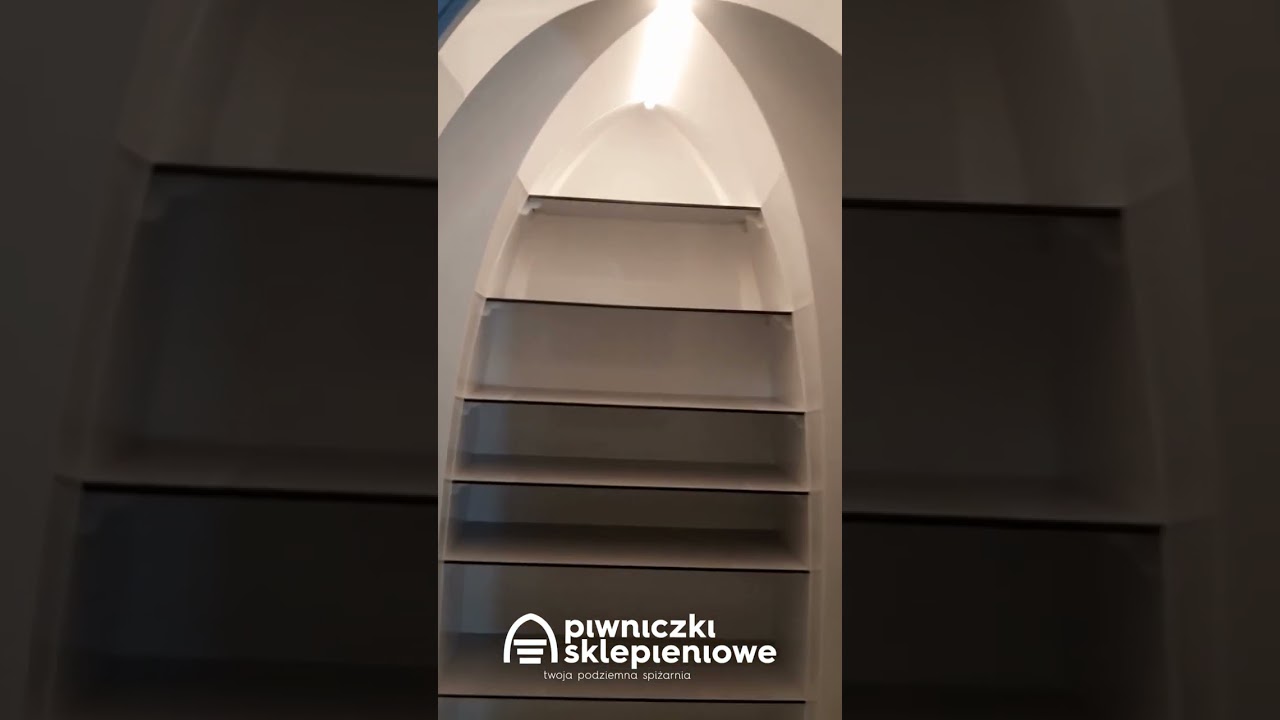 Wnętrze Piwniczki Sklepieniowej   Kompleksowo wyposażone piwniczki ogrodowe