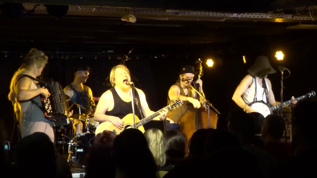 Steve 'N' Seagulls - Thunderstruck [HD] (AC/DC Cover / 2017 live @ Universum | Stuttgart)