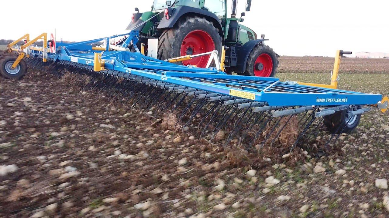 Passage d'un Herse Etrille de 12 mètres Dans du Blé BIO