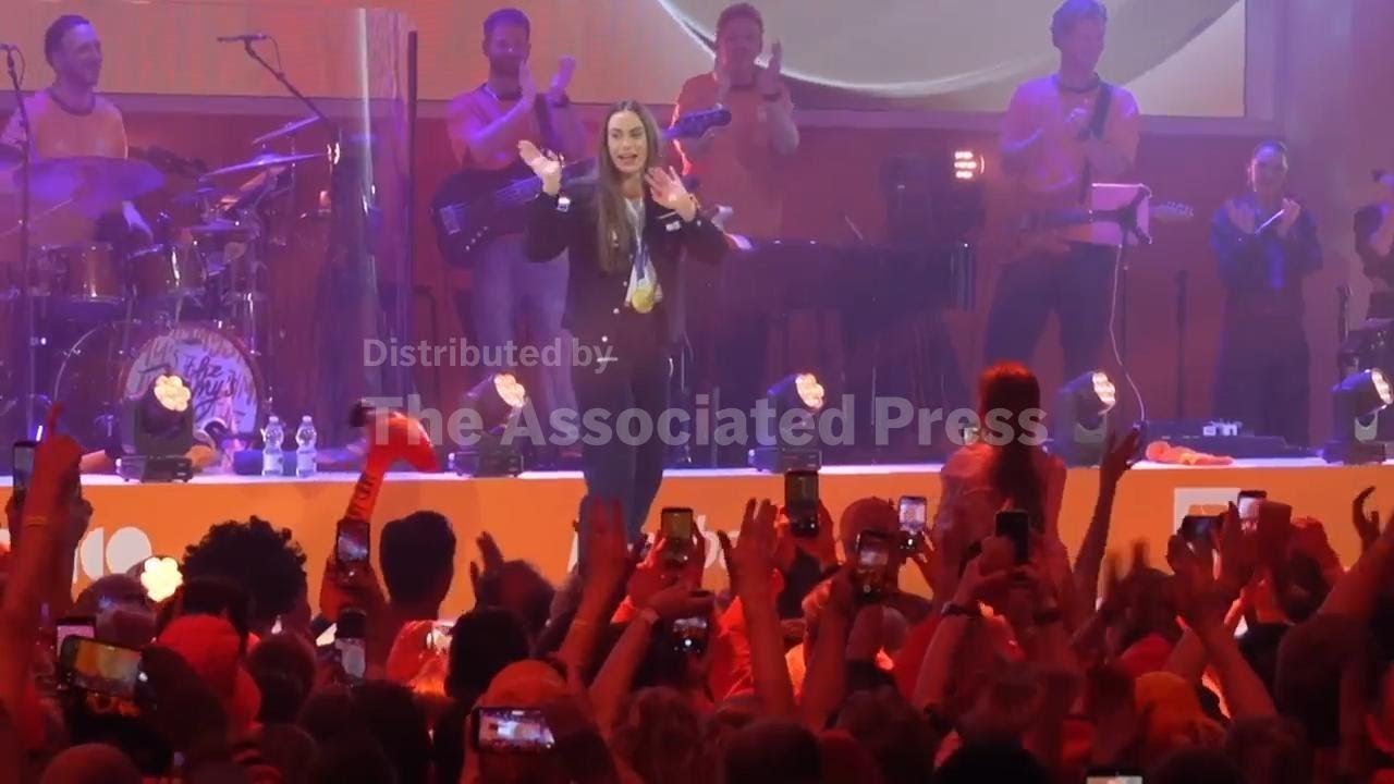 Dutch speedskater Femke Kok celebrates her gold medal with hundreds of fans in Milan