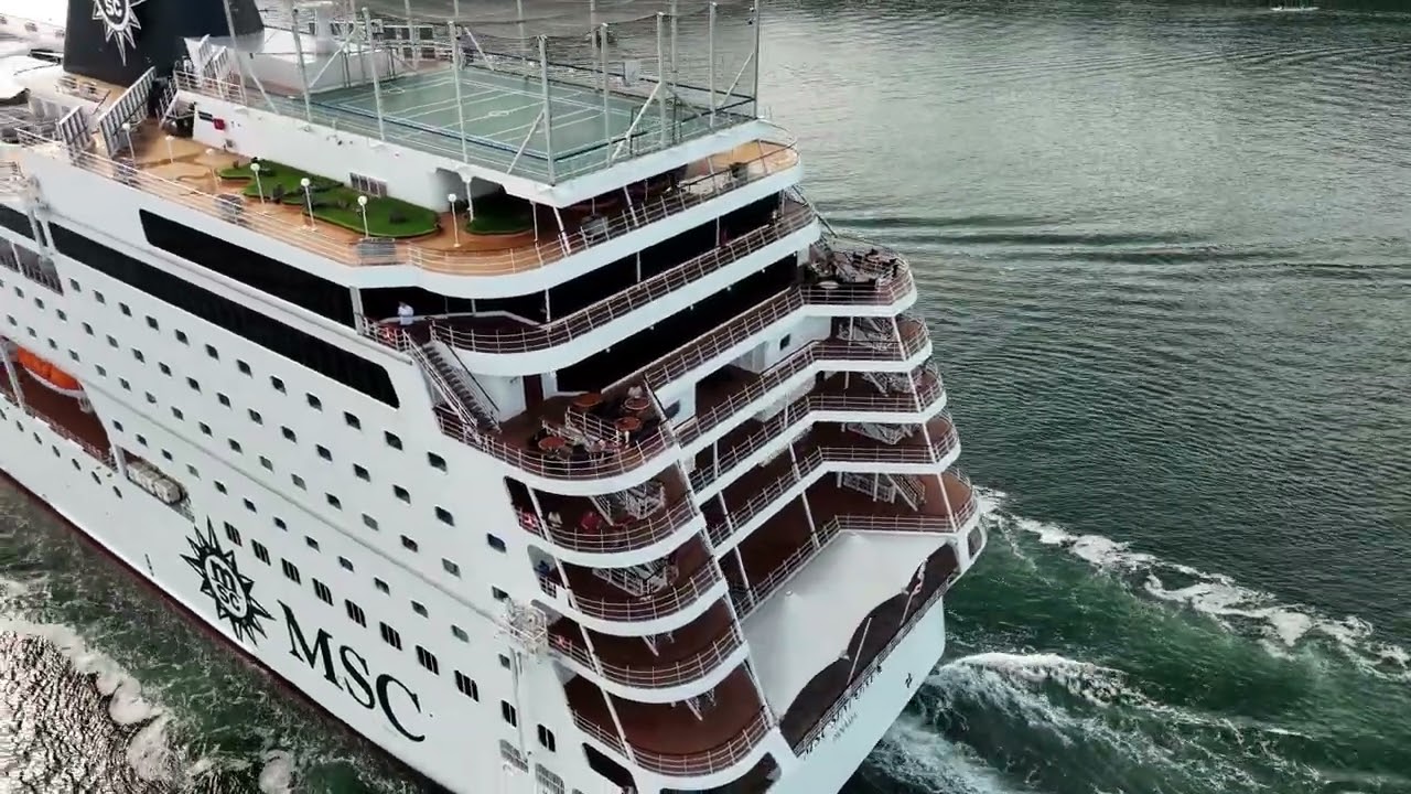 Cruzeiro MSC Sinfonia chegando no Porto de Santos