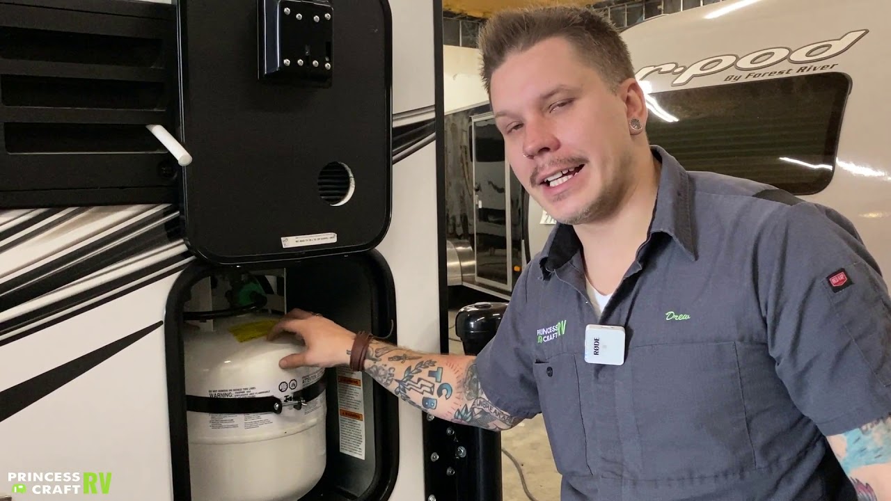 2020 Palomino HS 690 Truck Camper - Technician Tour