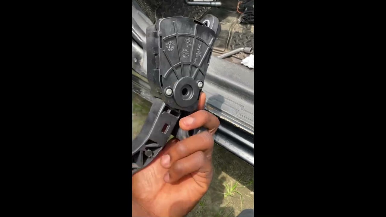 P2122 and P2127 throttle pedal position sensor on 2013 Kia soul