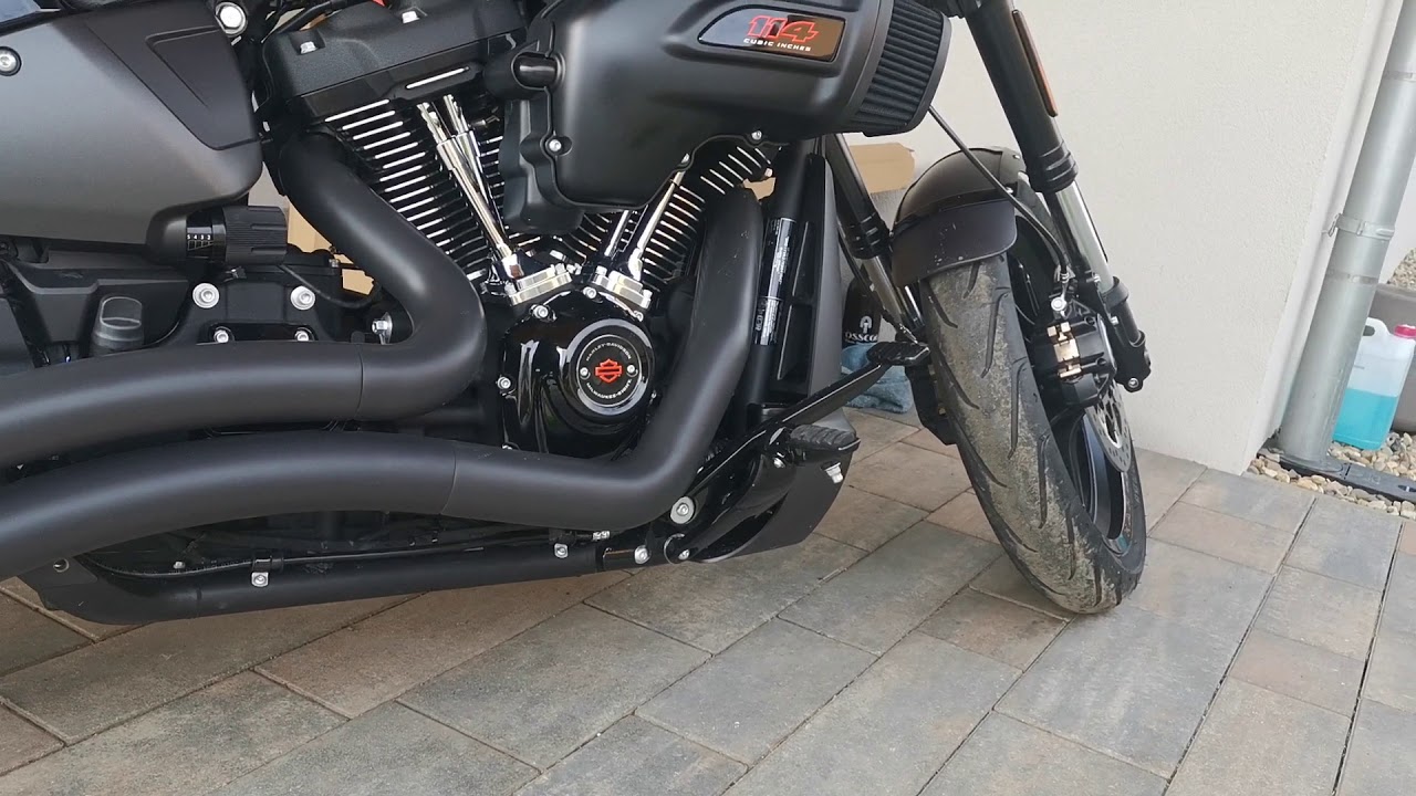 Harley FXDR with Vance and Hines Big Radius sound