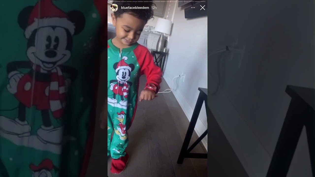 Bluefacebleedem spending Christmas with family 💙🎄
