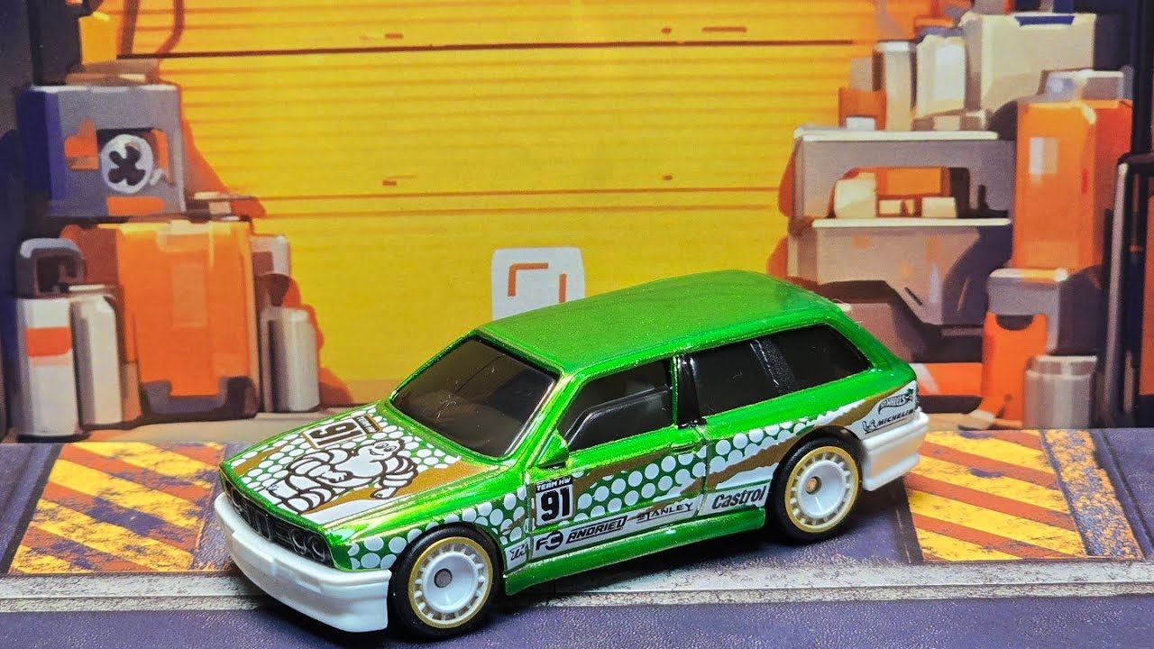 Распаковка модели BMW M3 Wagon из серии Super Treasure Hunt (STH) от Hotwheels.