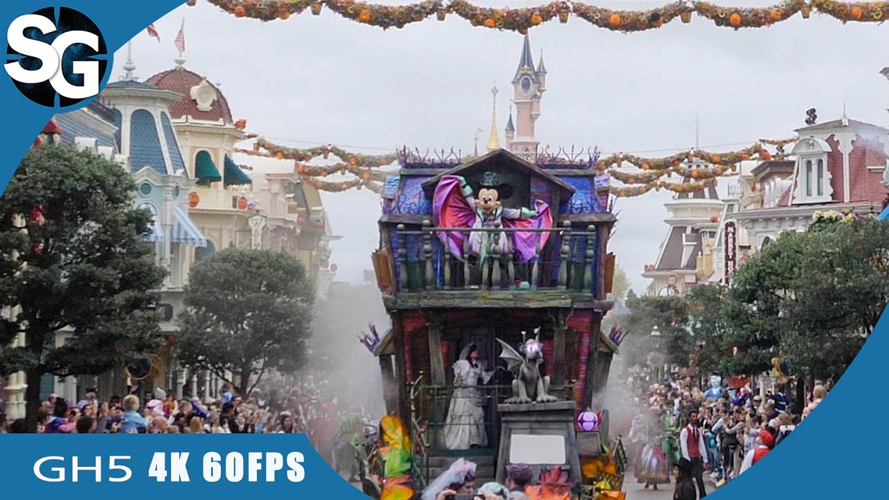 Mickey's Halloween Celebration Parade | Gazebo Town Square View | Disneyland Paris 2022