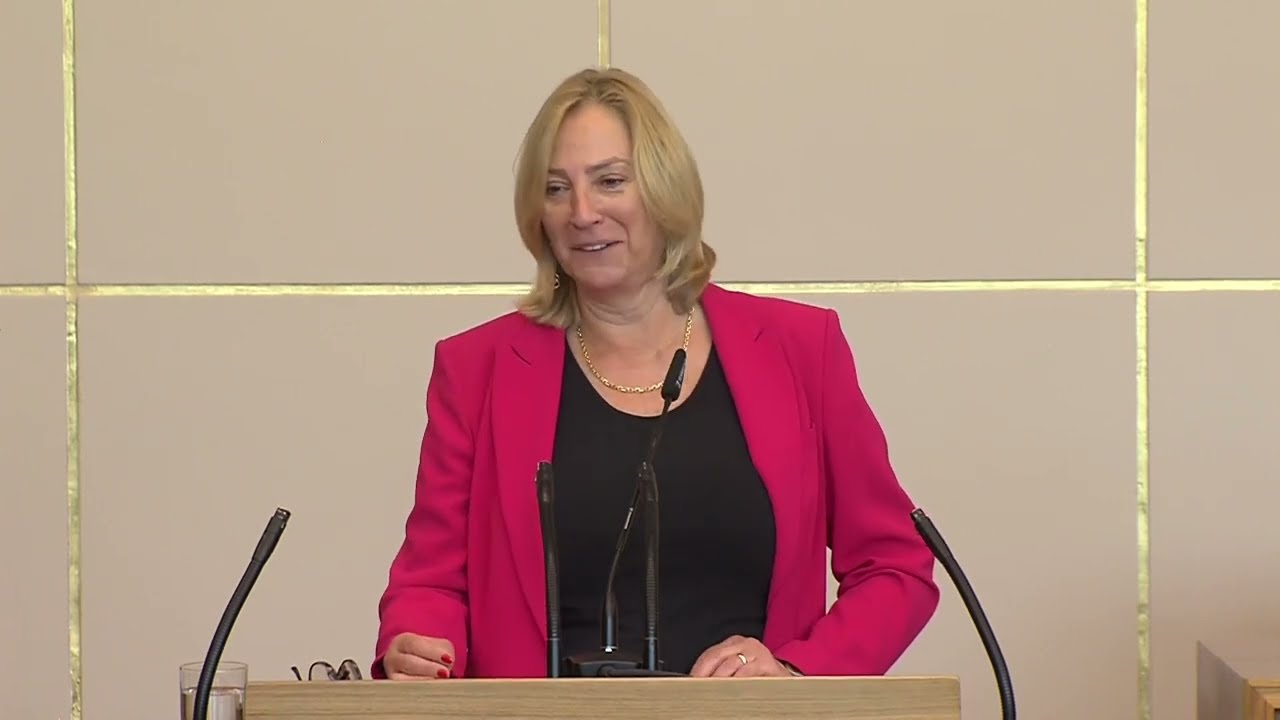 Dr. Ute Rettler I Das improvisierte Parlament I Begr&uuml;&szlig;ung und Einf&uuml;hrung