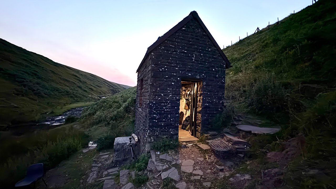 A Night at Grwyne Fawr Bothy - Black Mountains - Wales
