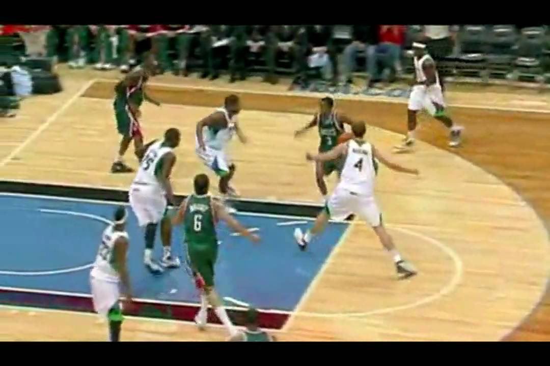 [BB] Andrew Bogut Dunks On Al Jefferson vs Timberwolves (11.6.09)