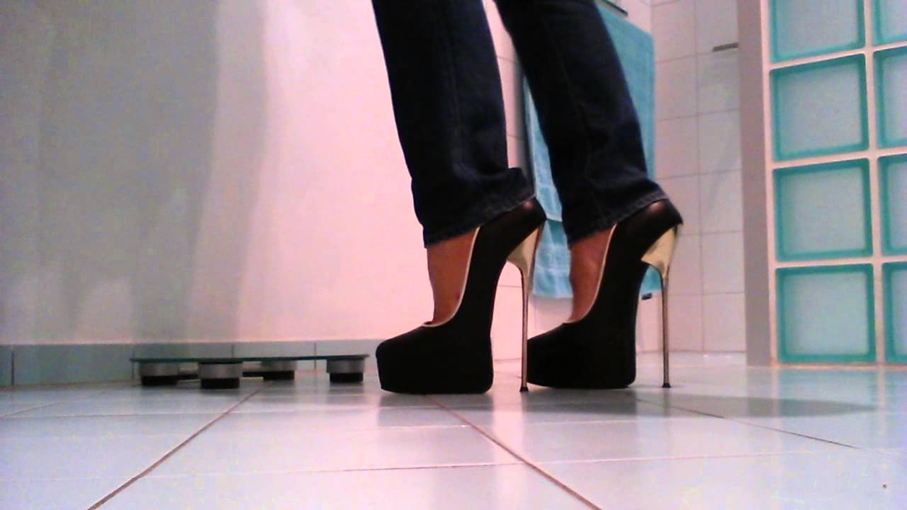 8 inch 20 cm pumps