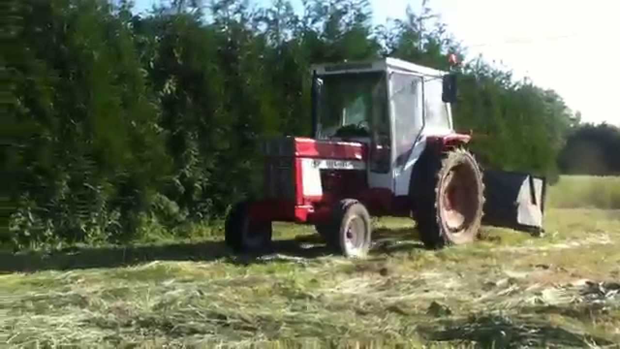 Une saison de foin en tracteur ih international