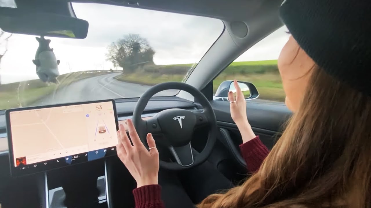 My Girlfriend drives my Tesla Model 3 for the first time