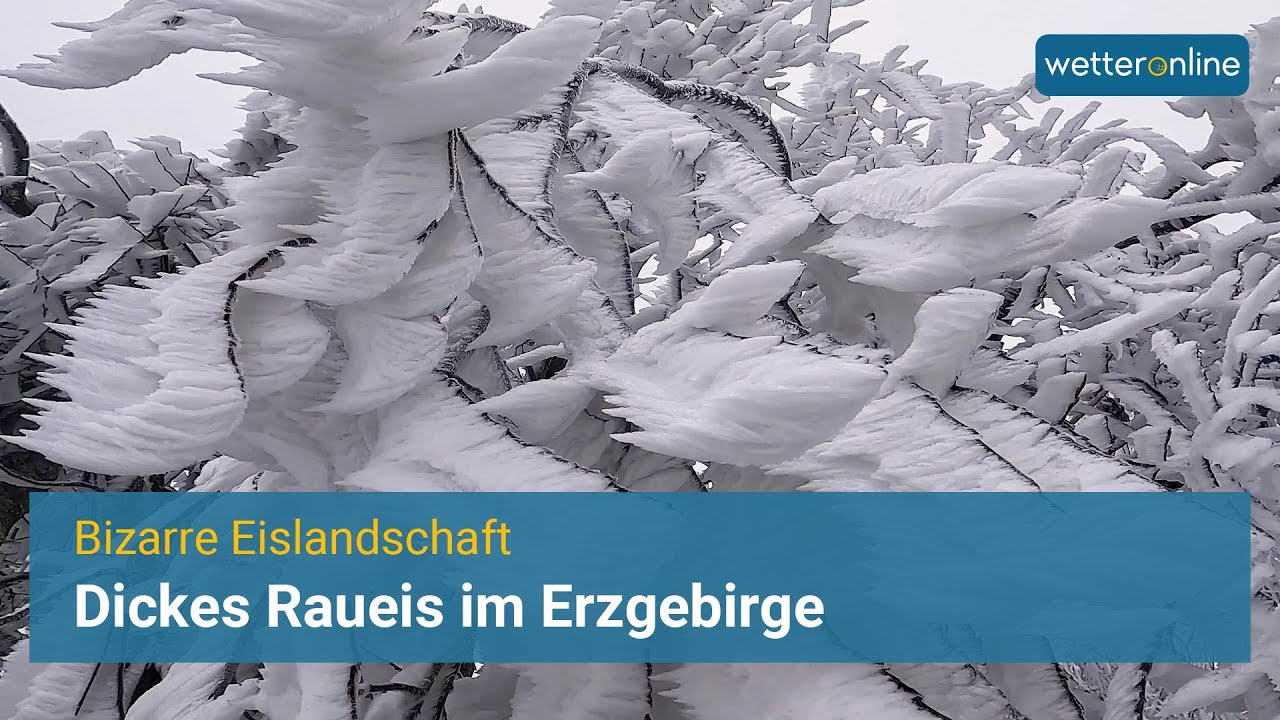 Bizarre Eislandschaft durch Raueis im Erzgebirge