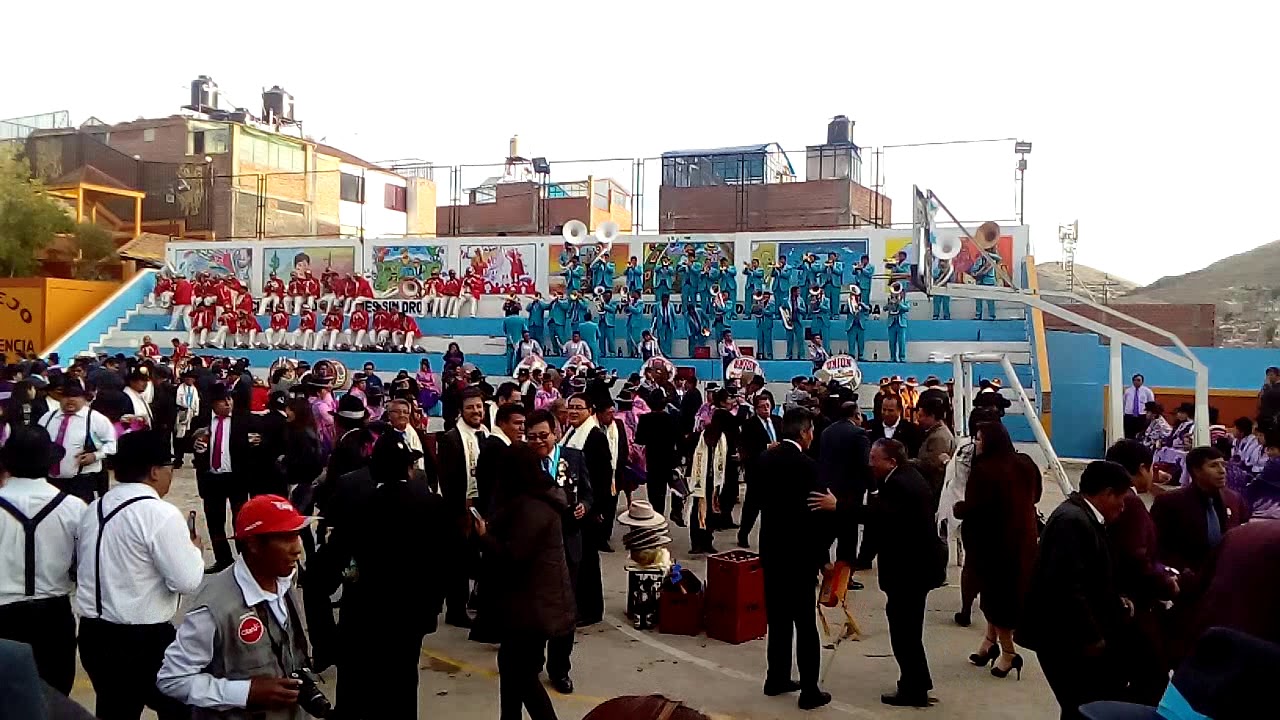 Banda UNION PAGADOR de Oruro junto al bloque JACHA MORENOS de la morenada ORKAPATA